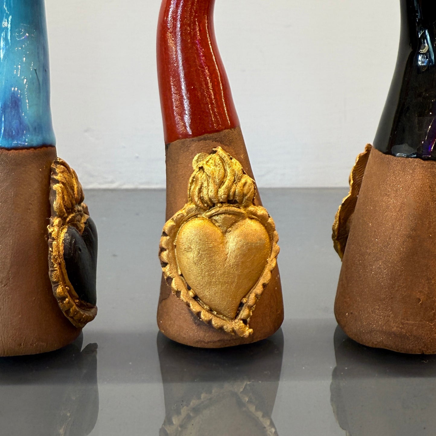 Corno in ceramica con cuore sacro