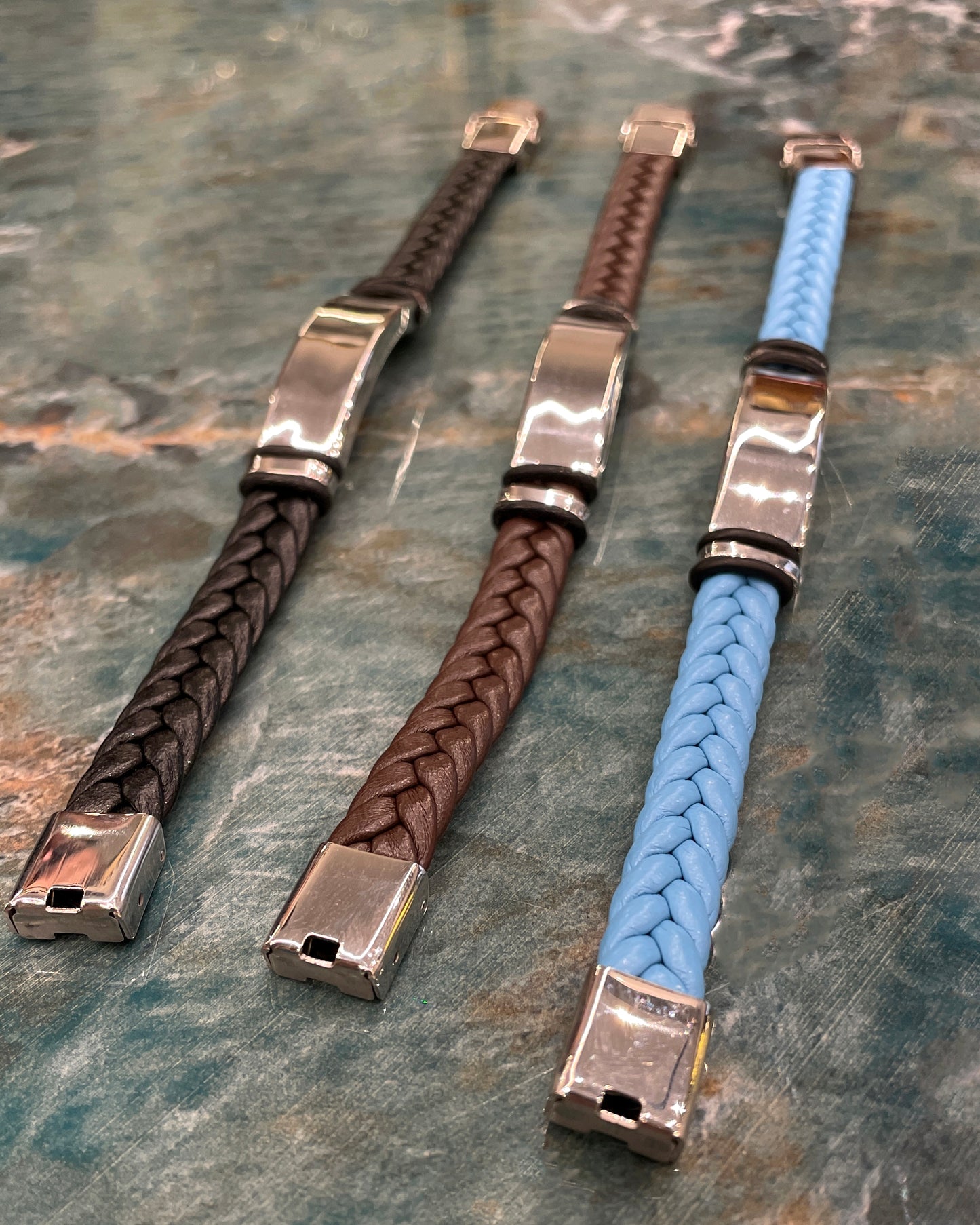 Bracciale treccia in cuoio e targa acciaio personalizzabile