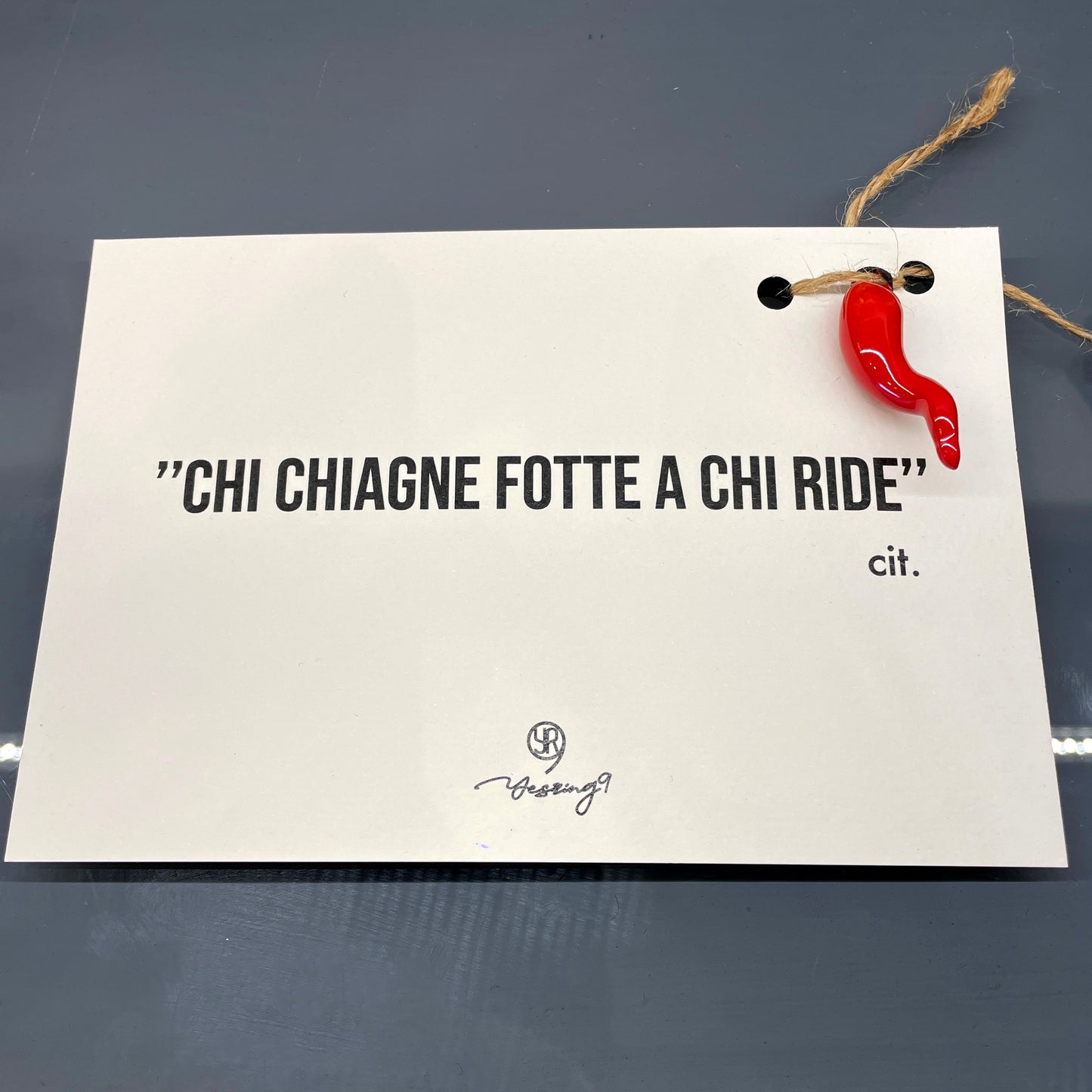Cartoline con frasi napoletane e corno