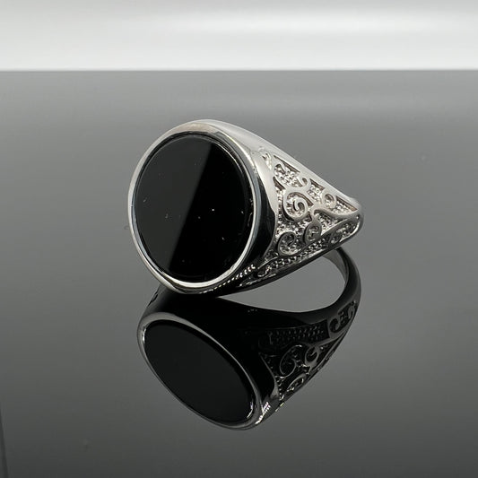 anello ghirigori pietra onice tondo ricamato