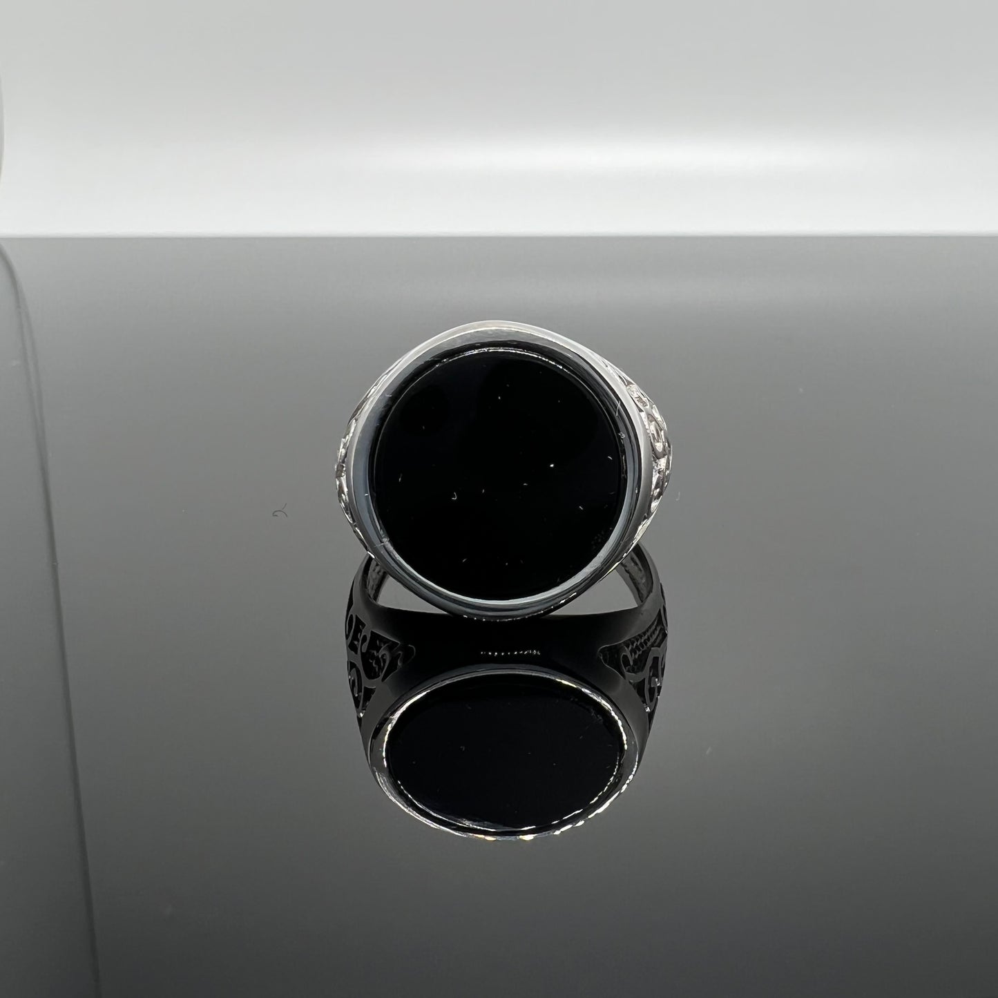 anello ghirigori pietra onice tondo ricamato