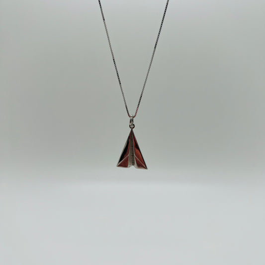 ciondolo aereoplanino di carta