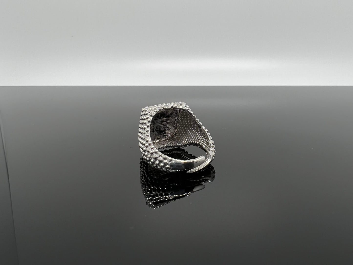 anello chevalier quadrato puntinato