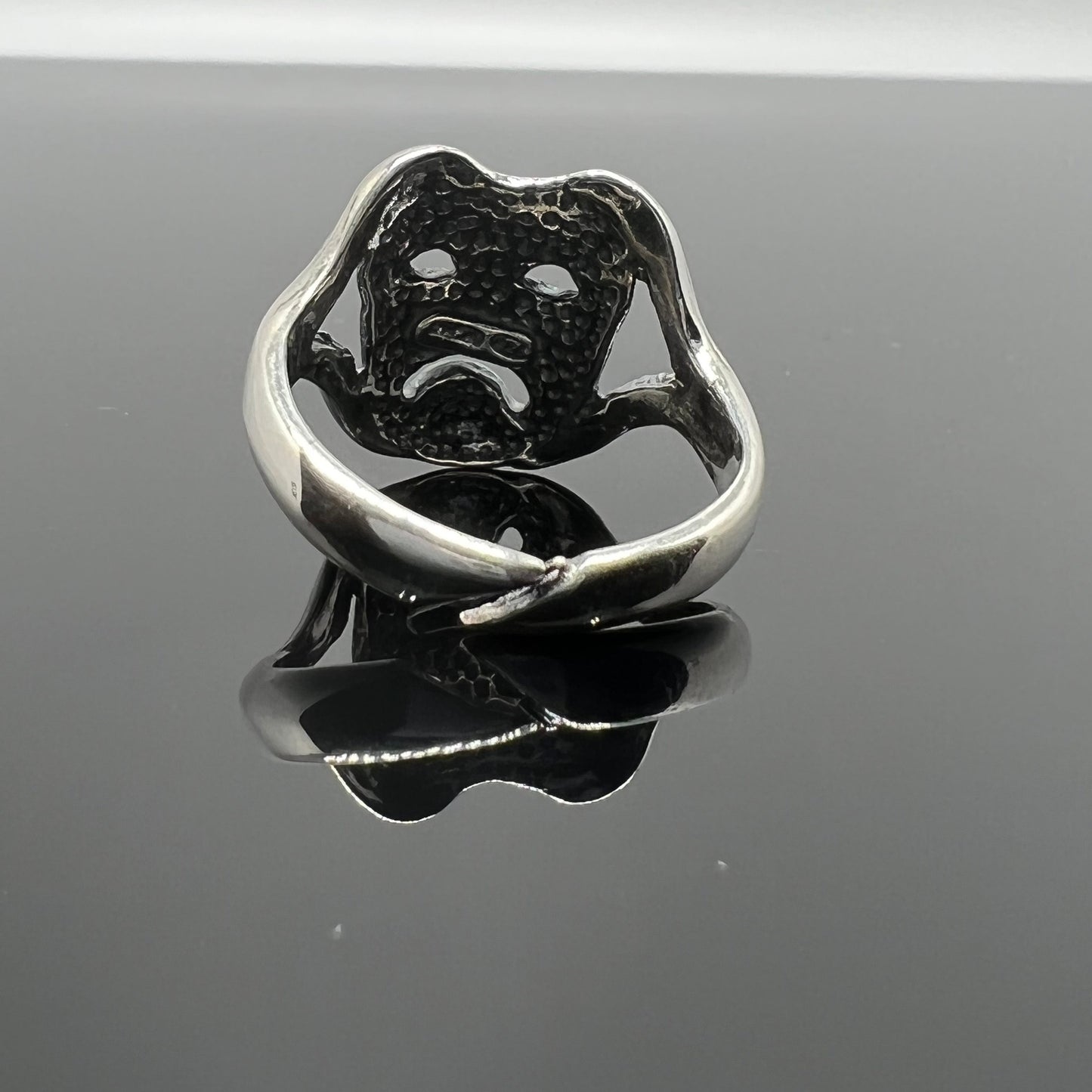 anello maschera piangente teatro