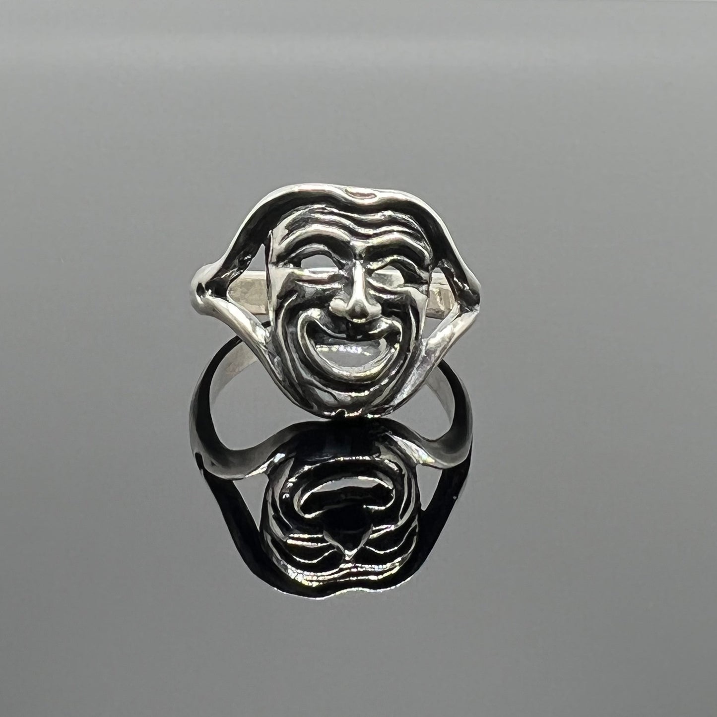 anello maschera sorridente teatro