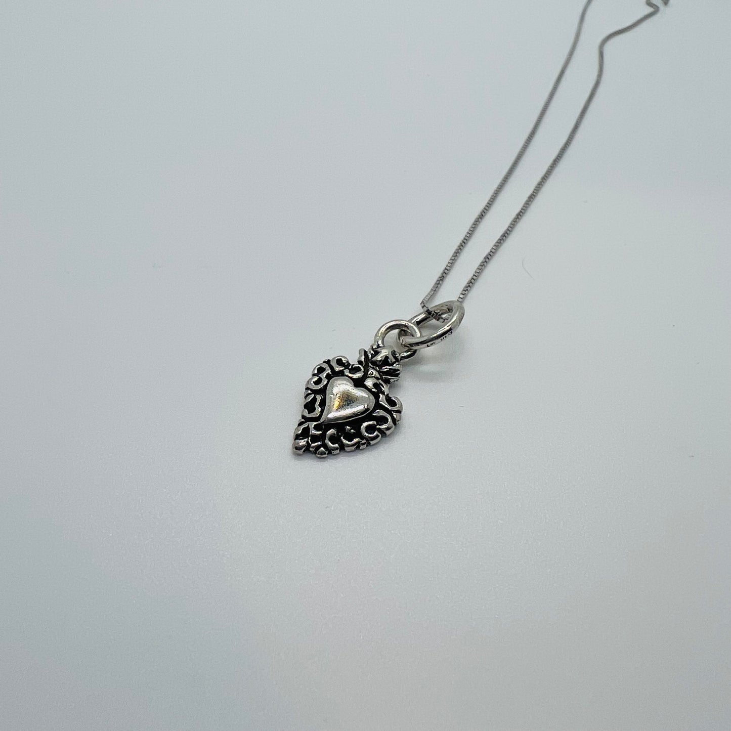 Ciondolo cuore sacro ghirigori