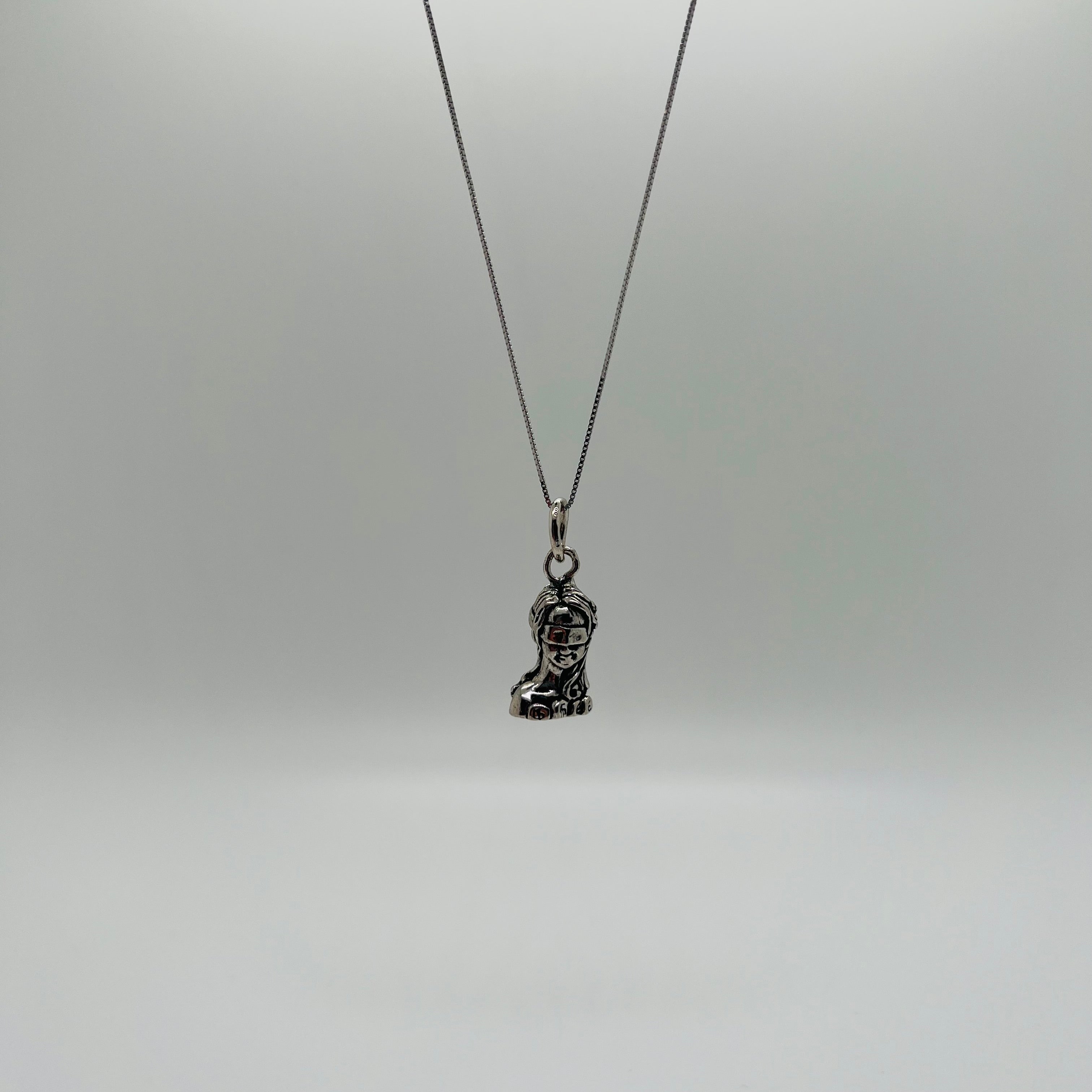 Pendente Dea Bendata In Argento 925 Con Doratura - Gioiello Simbolo Della Fortuna - Diametro 20 Mm - Con Cofanetto Regalo E Certificato