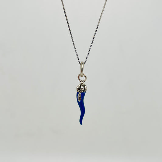 Ciondolo corno smaltato blu con corona