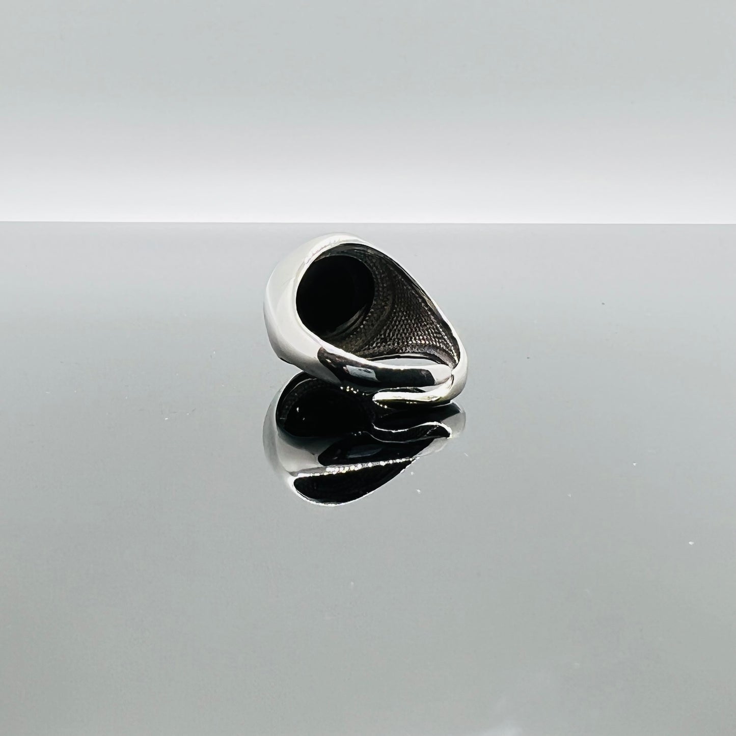 Anello chevalier tondo onice