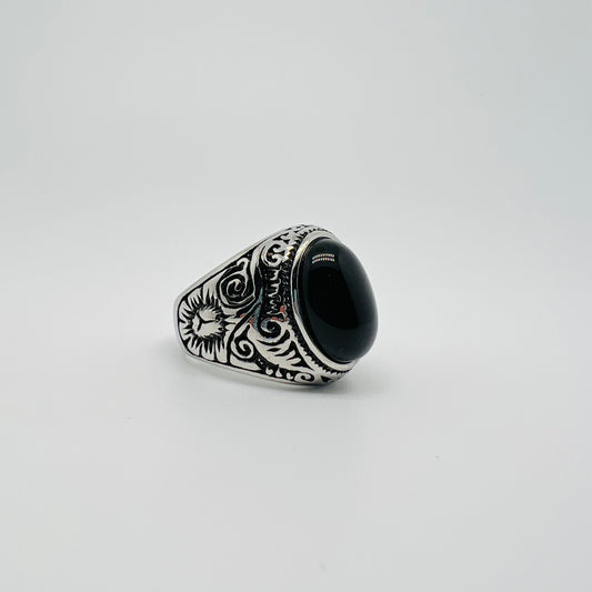 Anello chevalier ovale pietra onice acciaio