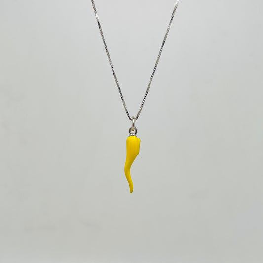 Ciondolo corno smaltato giallo
