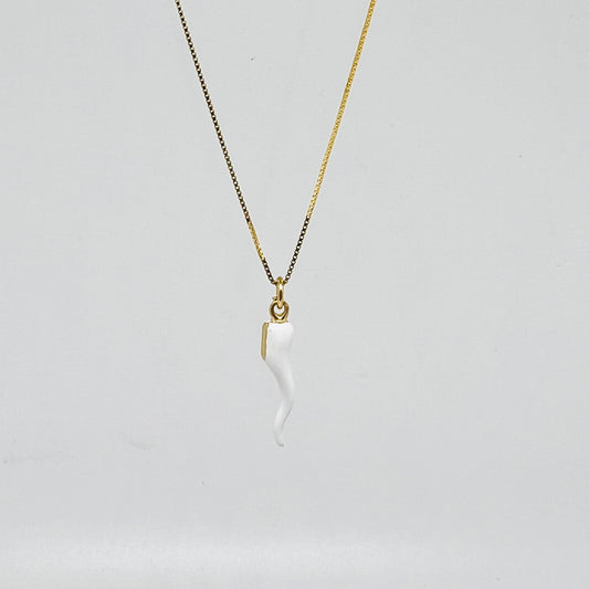 Ciondolo corno smaltato bianco