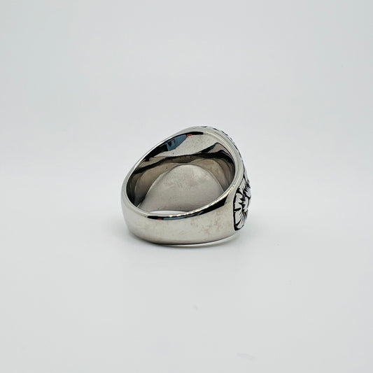 Anello chevalier ovale pietra bianca acciaio