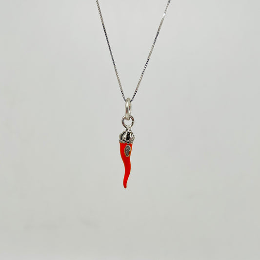 Ciondolo corno smaltato corallo con corona