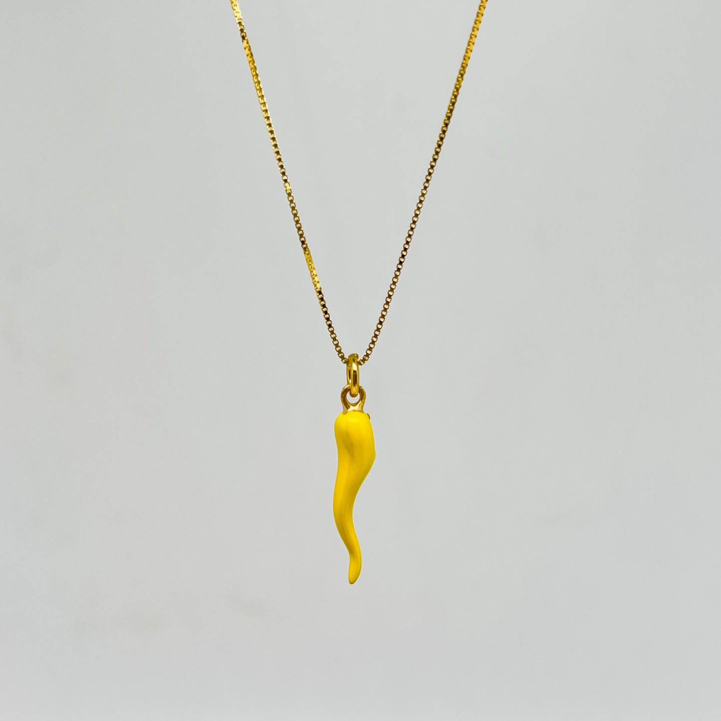 Ciondolo corno smaltato giallo