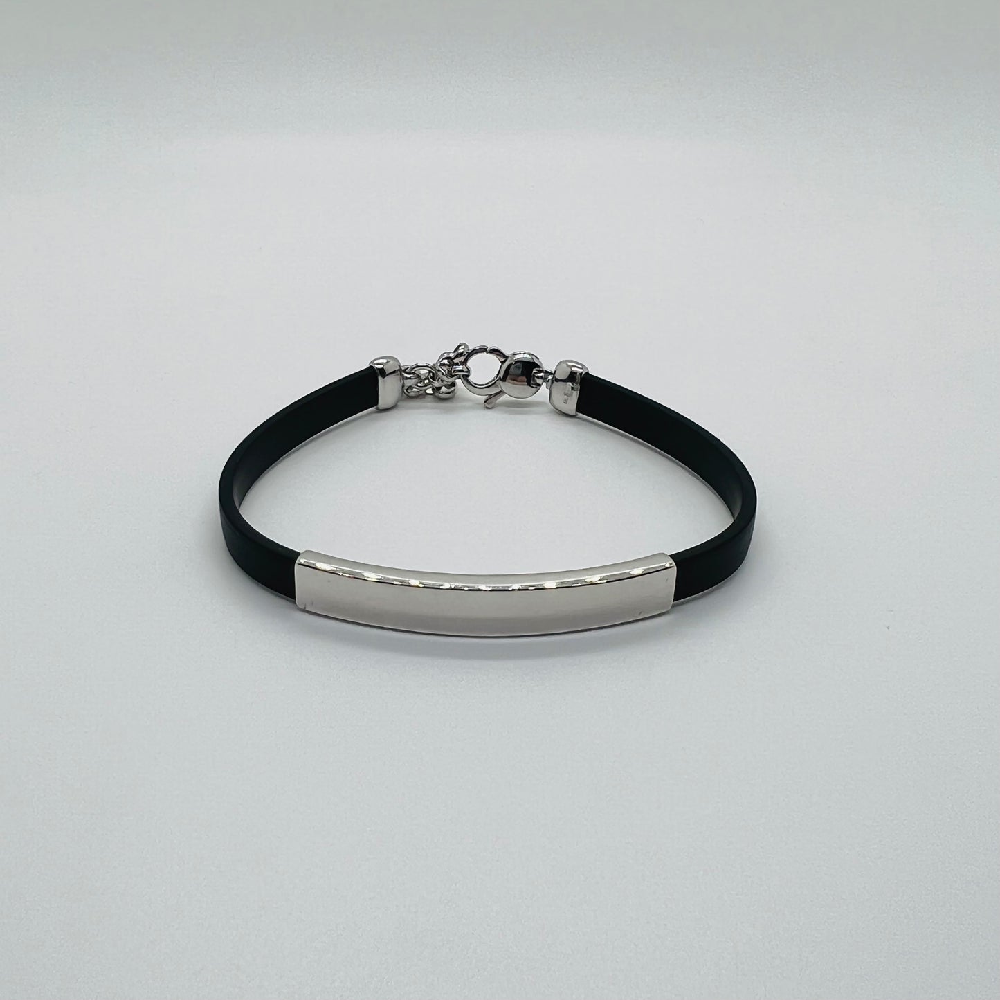 Bracciale argento caucciu e targhetta