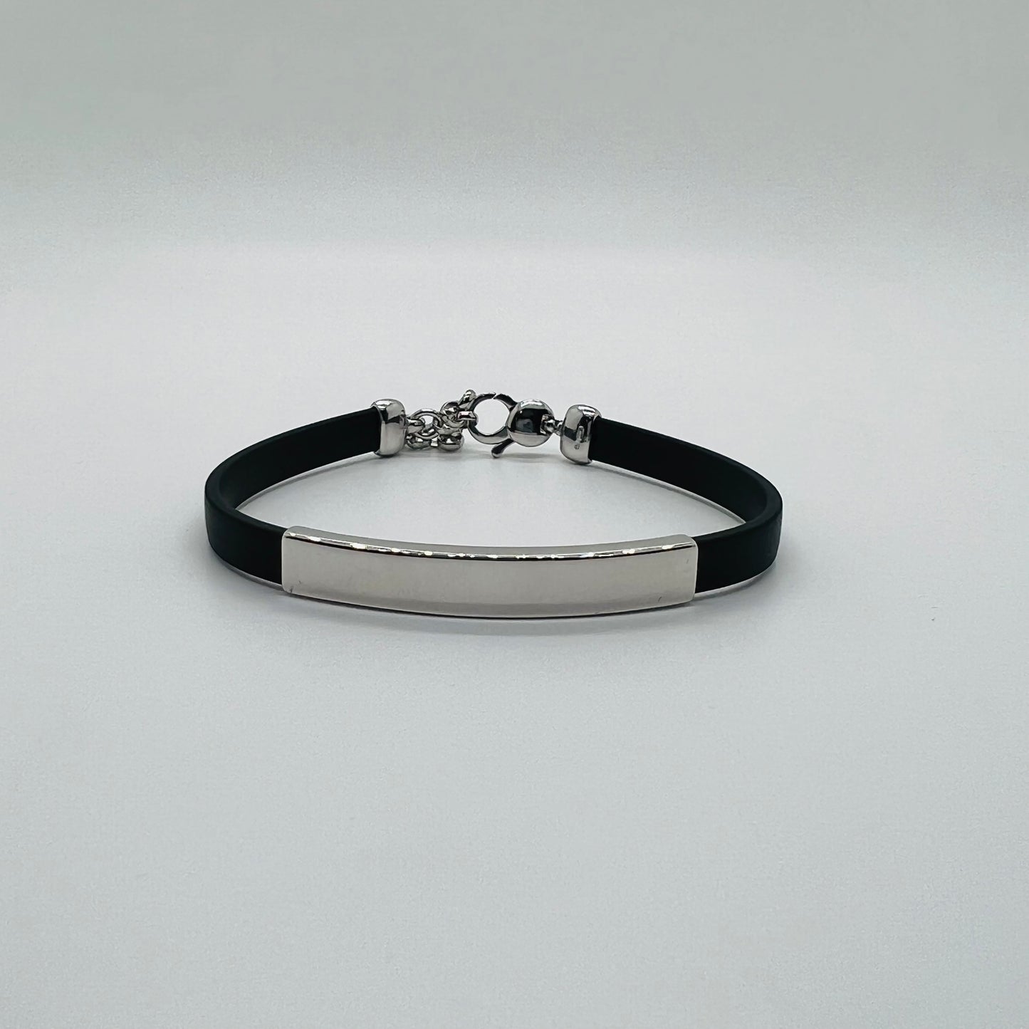 Bracciale argento caucciu e targhetta