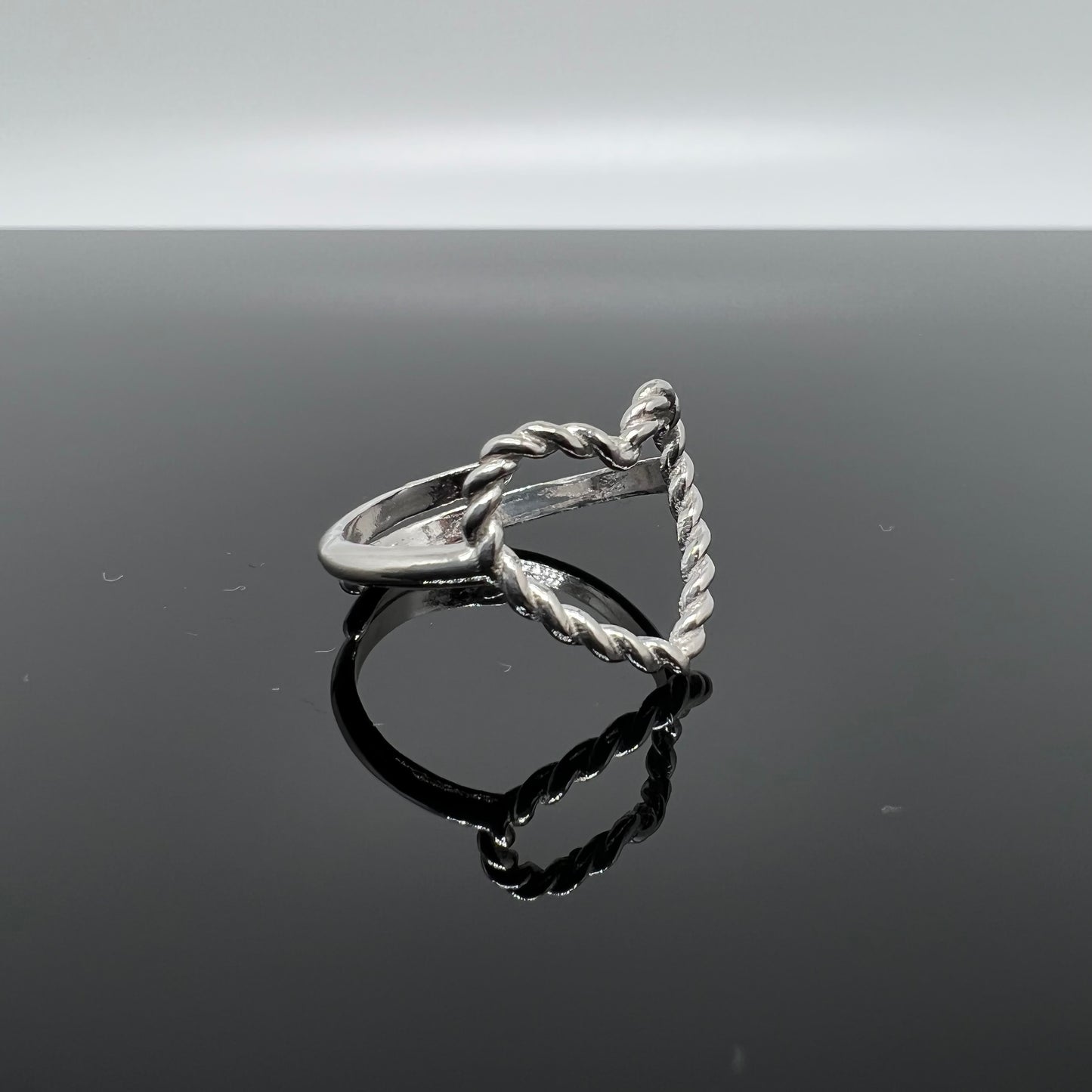 anello cuore con filo intrecciato argento