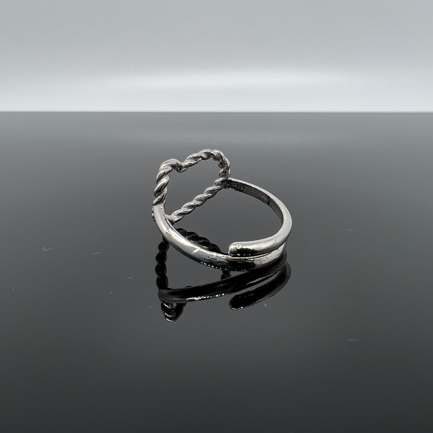 anello cuore con filo intrecciato argento
