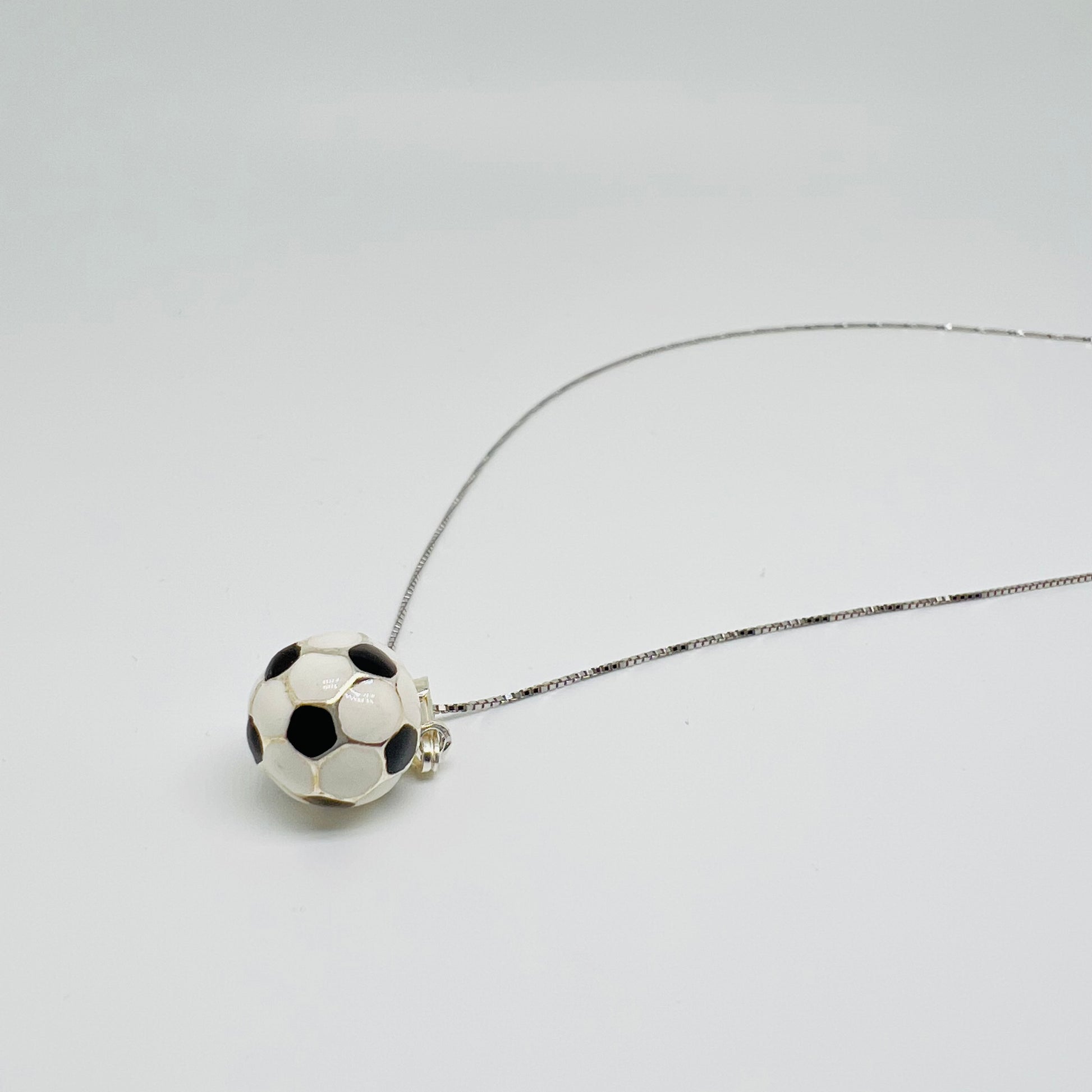 Ciondolo a forma di pallone da calcio in argento sterling 925, adatto per bracciale e collana - Italia Ciondolo a forma di pallone da calcio in argento sterling 925, adatto per bracciale e collana - Italia